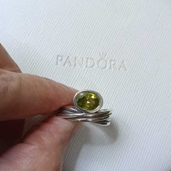 Pandora Vintage 2008 Stirling Silver And Green CZ Twisted Band Ring.